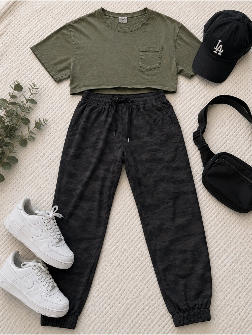 👕👖 EUC Casual Streetwear OUTFIT Bundle (pants and top) – Women’s Small